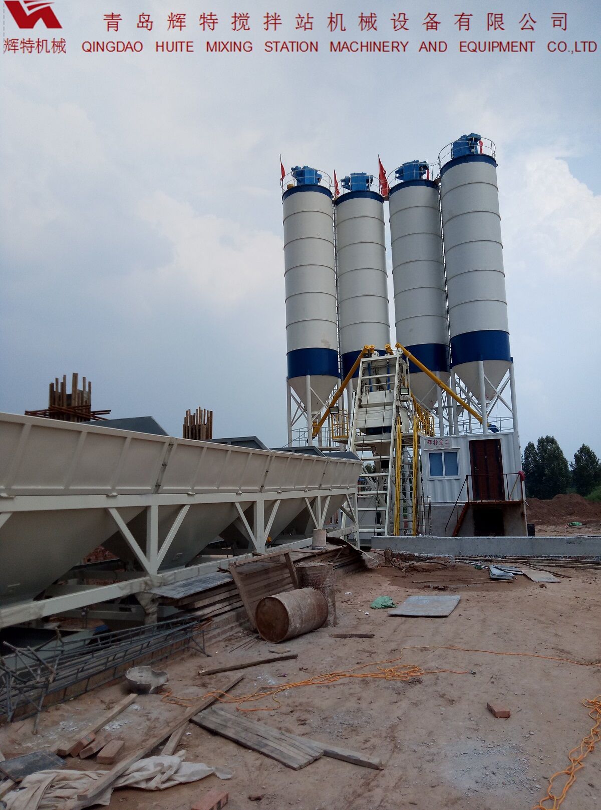 輝特?cái)嚢枵綡ZS75特別適合于干硬性、半干硬性混凝土的生產(chǎn)