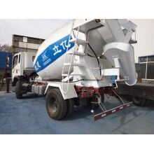 5m3混凝土罐車最新價(jià)格，億立攪拌罐車廠家直銷